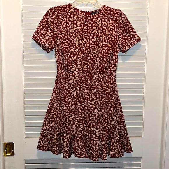 SHEIN Dresses & Skirts - Super cute maroon flower, short sleeve dress size 4